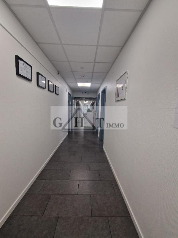 Bureau - 230 m²
