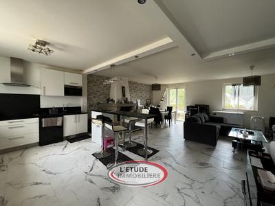 Maison - 93 m² - 5 pièces