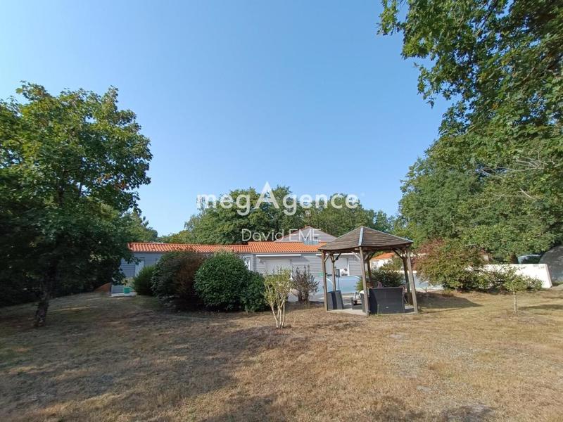 Maison traditionnelle - 192 m² - 9 pièces