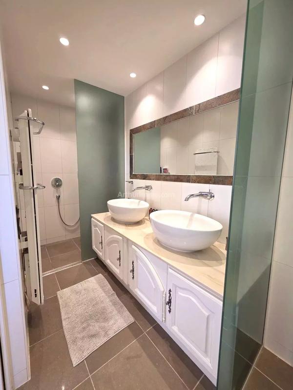 Maison - 259 m² - 10 pièces