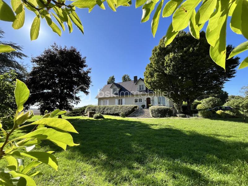 Propriété - 258 m² - 9 pièces