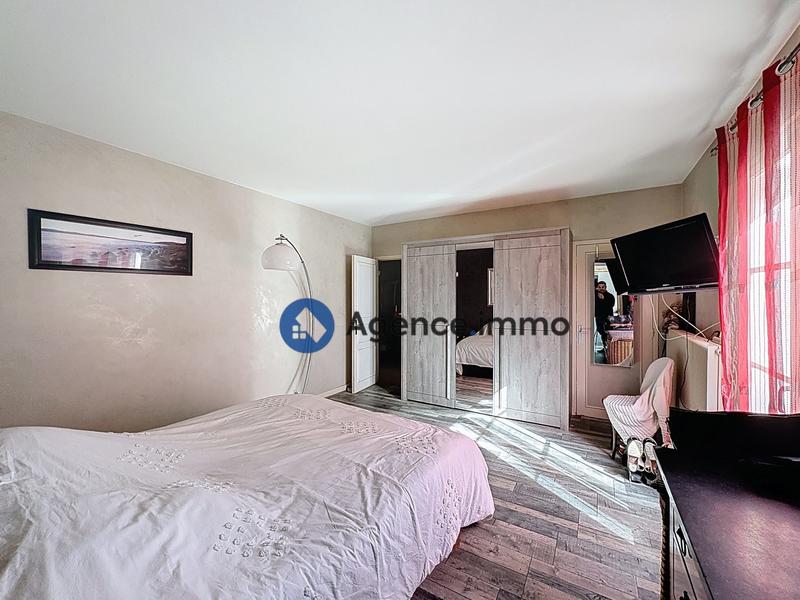 Maison traditionnelle - 278 m² - 8 pièces