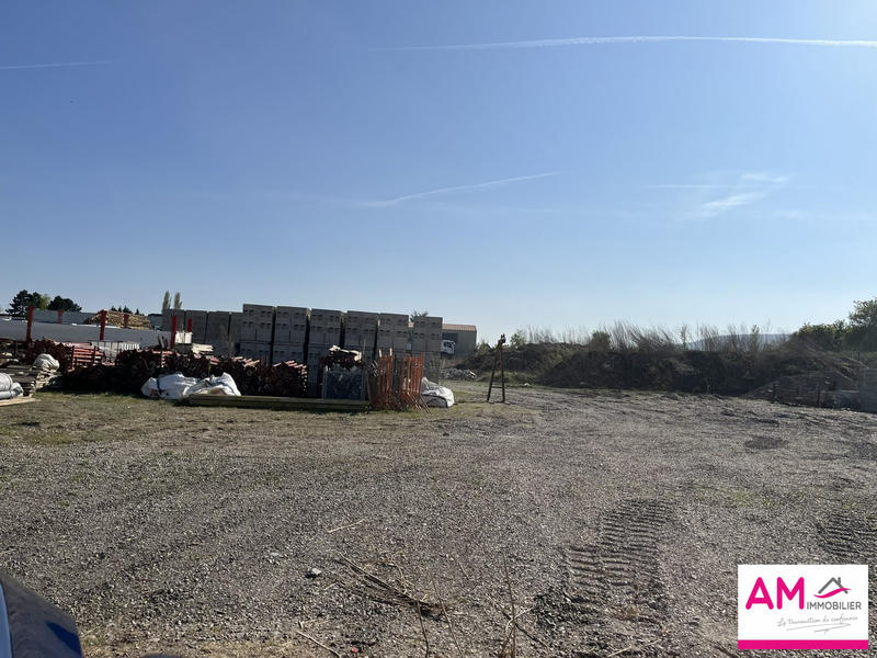Terrain commercial - 1 751 m²