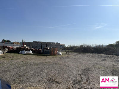 Terrain commercial - 1 751 m²