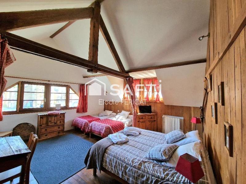 Maison - 280 m² - 9 pièces