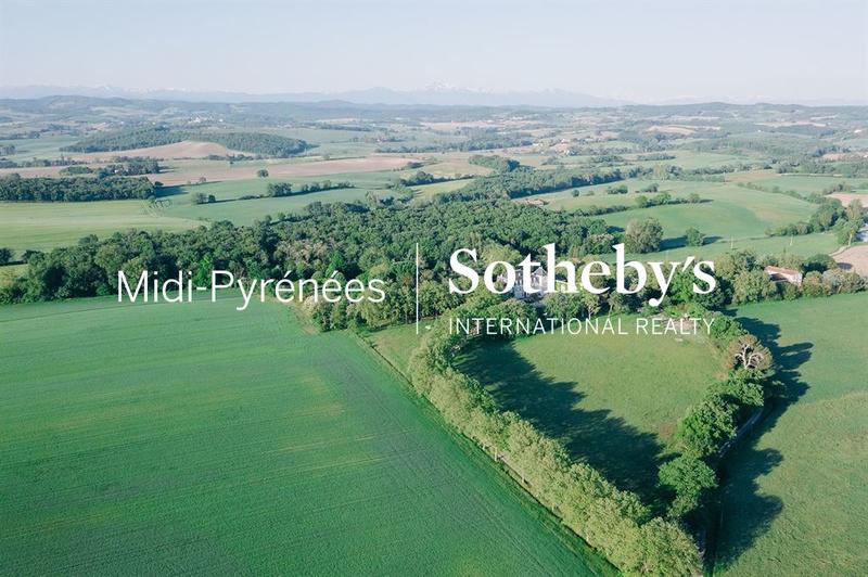 Château - 1 700 m² - 50 pièces