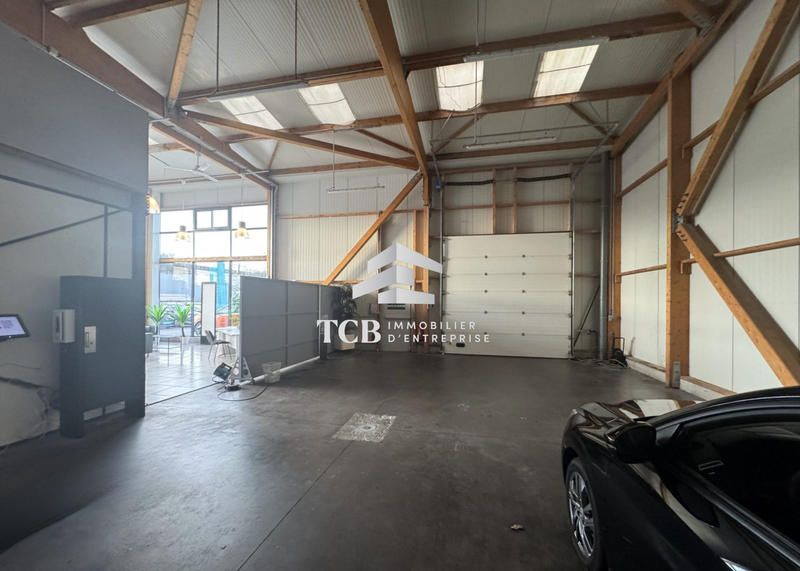 Local d'activités - 198 m²