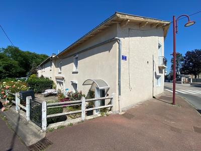 Maison - 219 m² - 9 pièces