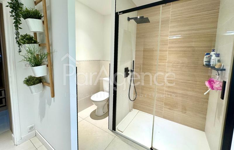 Maison - 290 m² - 9 pièces