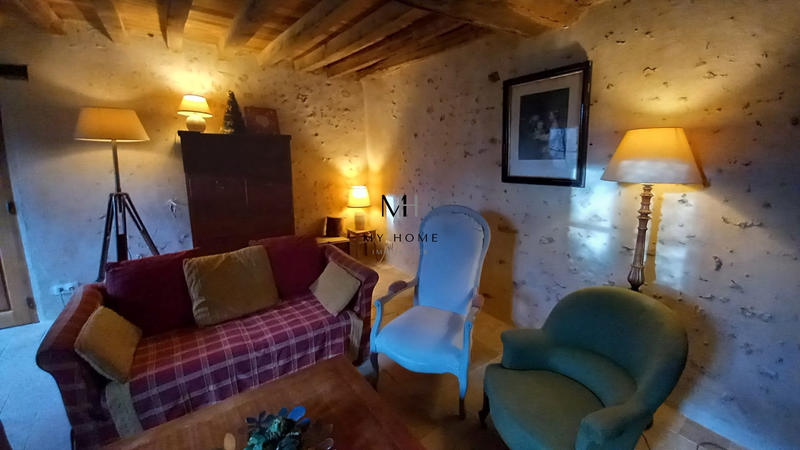 Maison - 320 m² - 18 pièces