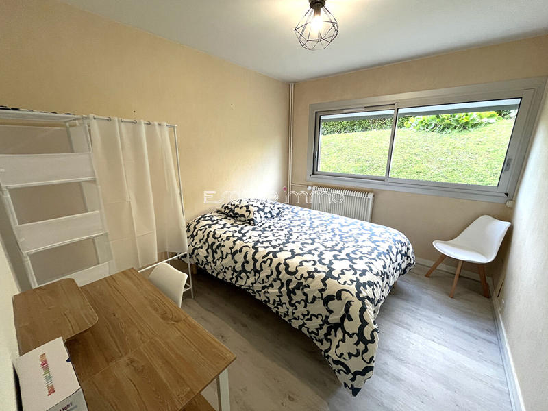 Chambre - 77 m² - 5 pièces