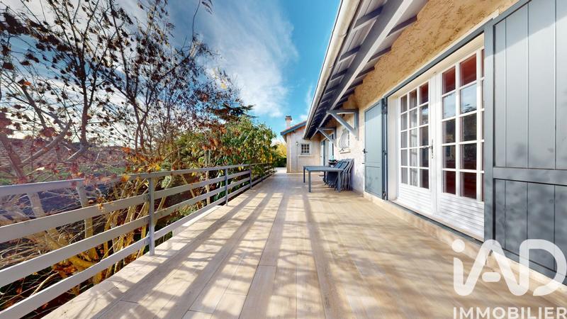 Maison - 245 m² - 8 pièces