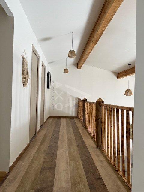 Maison - 220 m² - 6 pièces