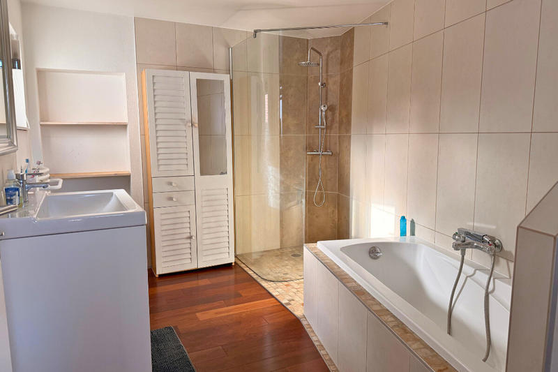 Maison - 234 m² - 10 pièces