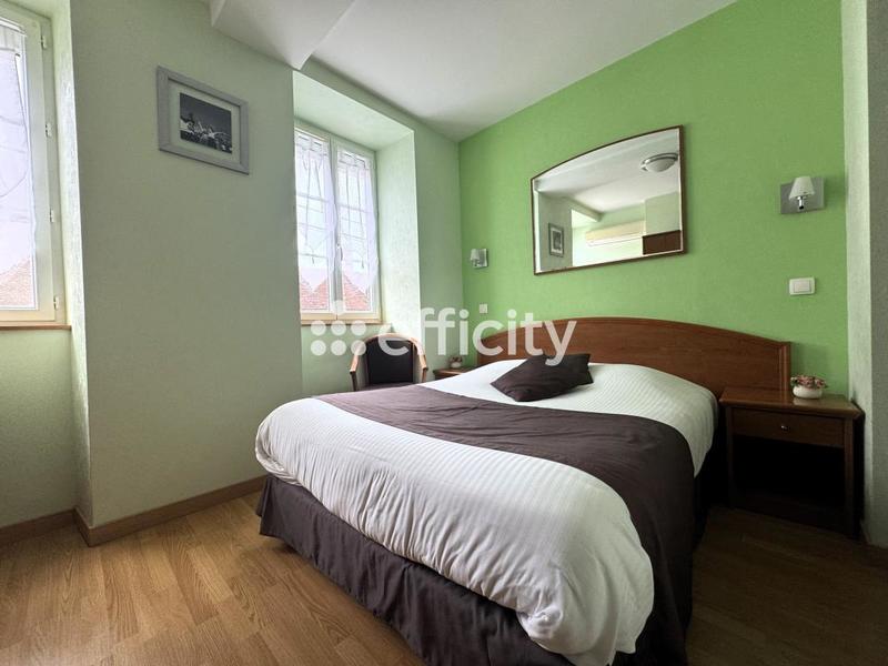 Maison - 355 m² - 13 pièces