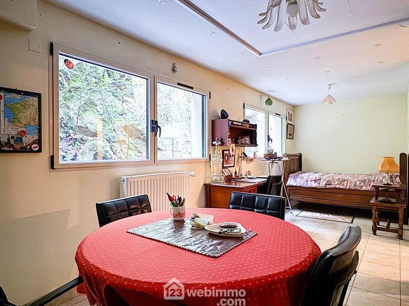 Maison - 235 m² - 8 pièces