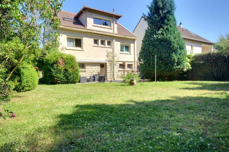 Maison - 170 m² - 8 pièces