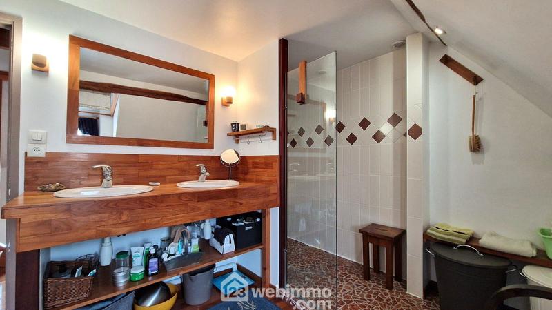 Maison - 210 m² - 6 pièces