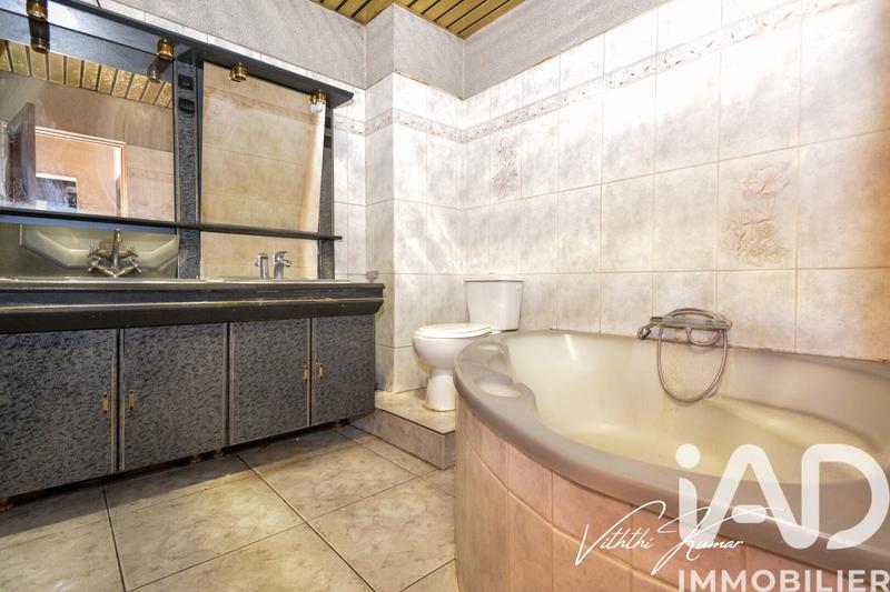 Maison - 210 m² - 5 pièces