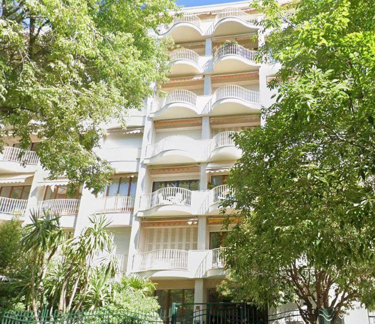 Appartement - 84 m² - 2 pièces