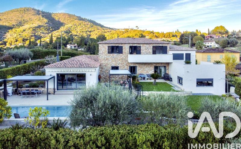 Maison de maîtres - 360 m² - 10 pièces