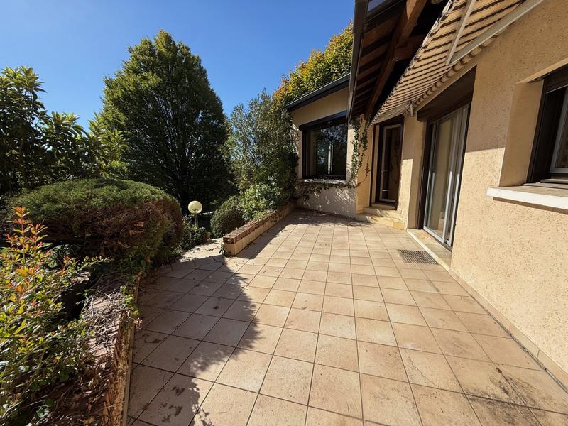 Maison - 189 m² - 6 pièces