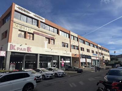 Local commercial - 78 m² - 4 pièces