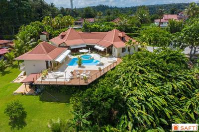 Maison - 350 m² - 10 pièces