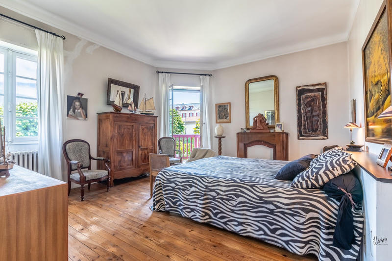 Maison - 214 m² - 6 pièces