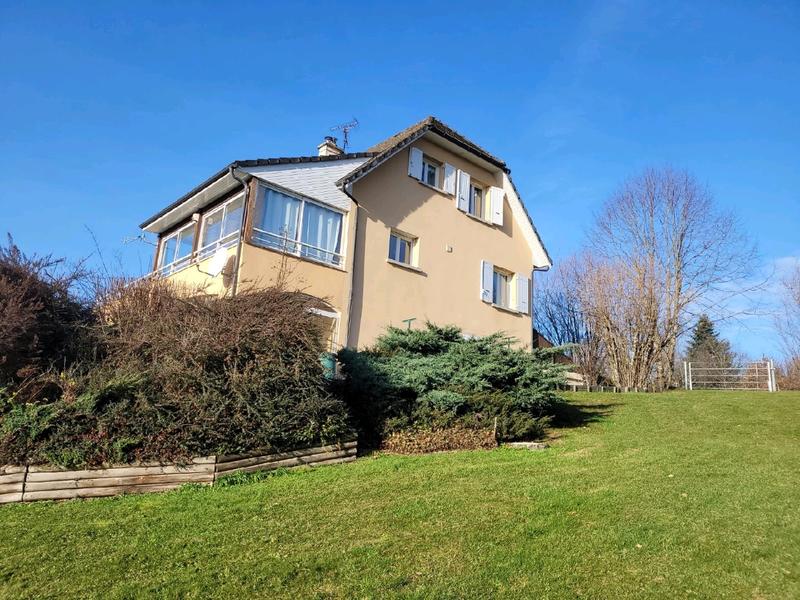 Maison - 240 m² - 8 pièces