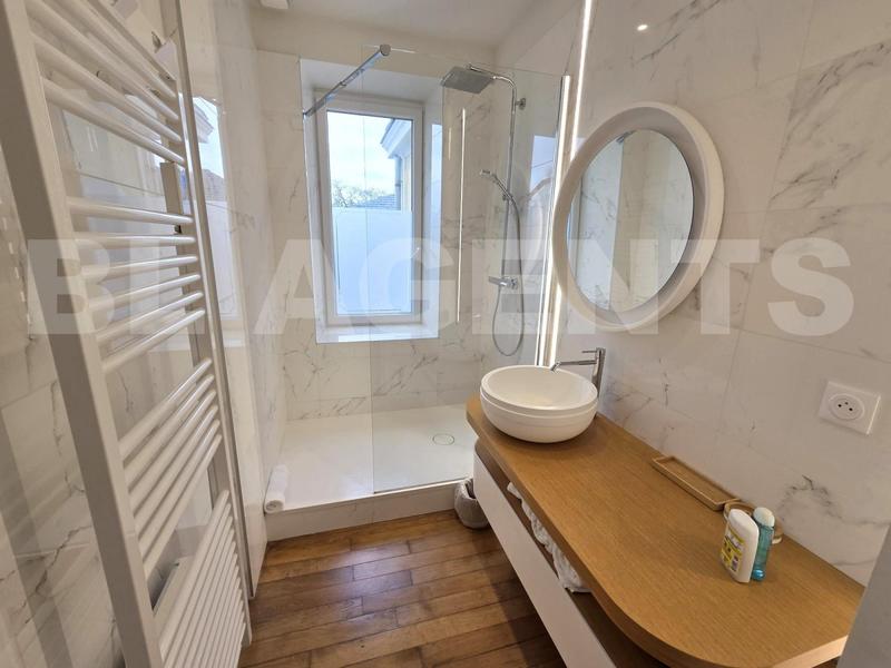 Maison - 570 m² - 13 pièces