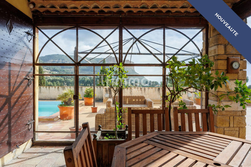 Maison - 260 m² - 10 pièces