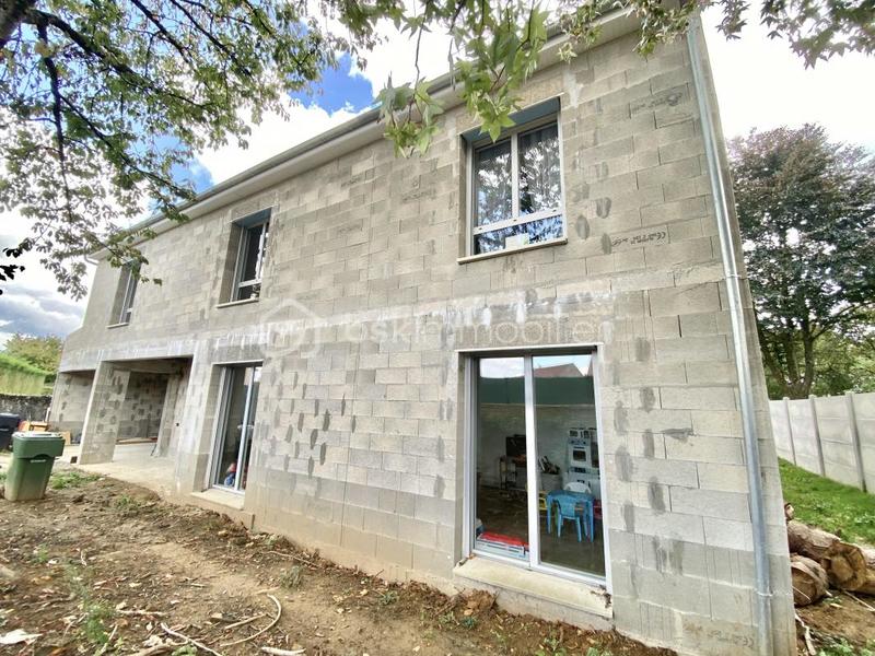 Maison - 233 m² - 7 pièces