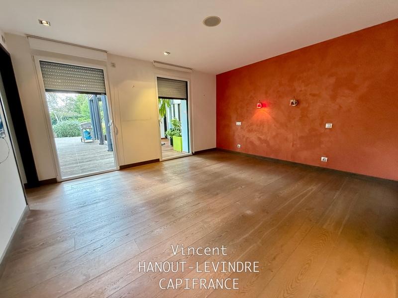 Maison - 245 m² - 9 pièces