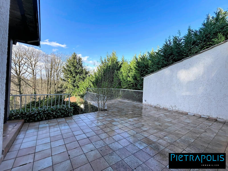 Maison - 245 m² - 10 pièces