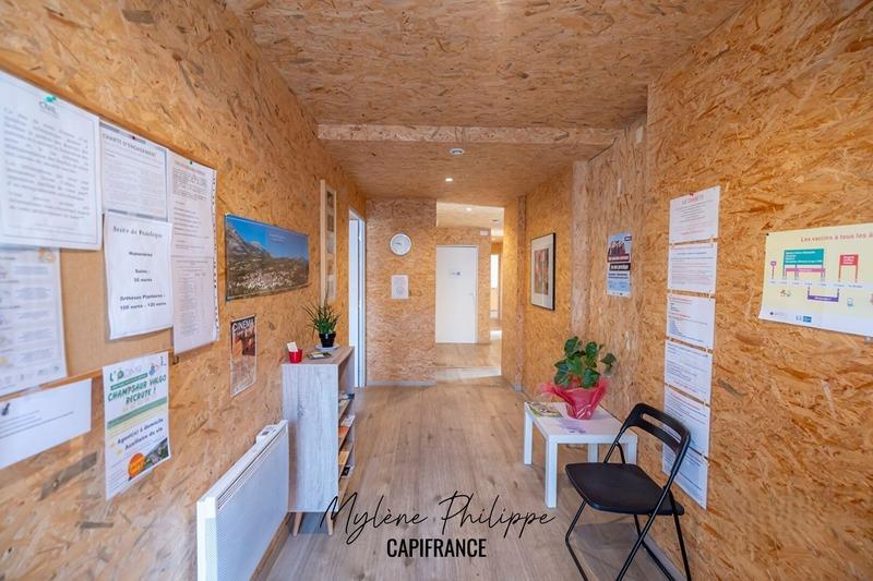 Local commercial - 111 m² - 2 pièces