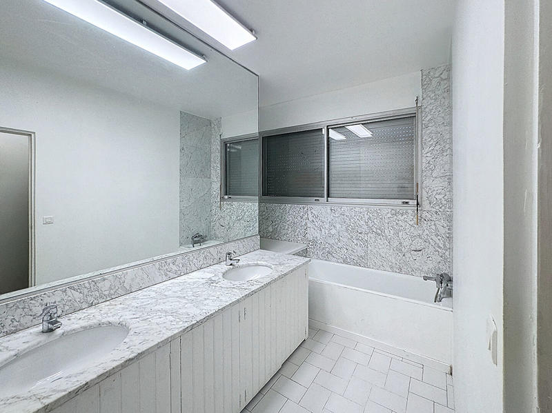 Maison - 180 m² - 8 pièces