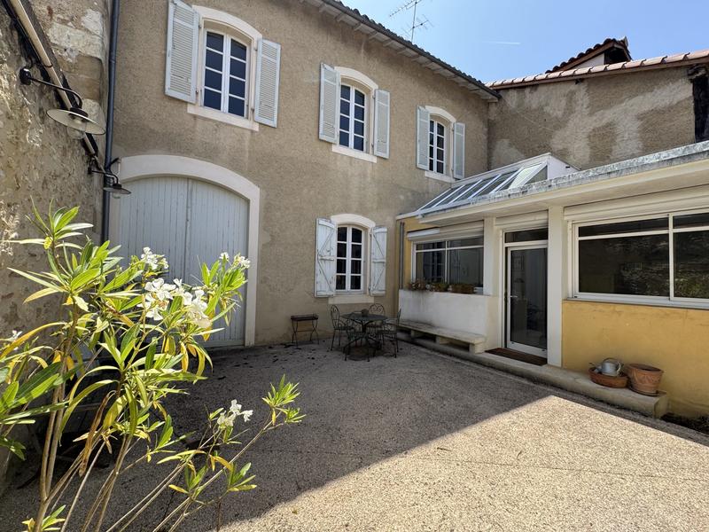 Maison - 225 m² - 7 pièces