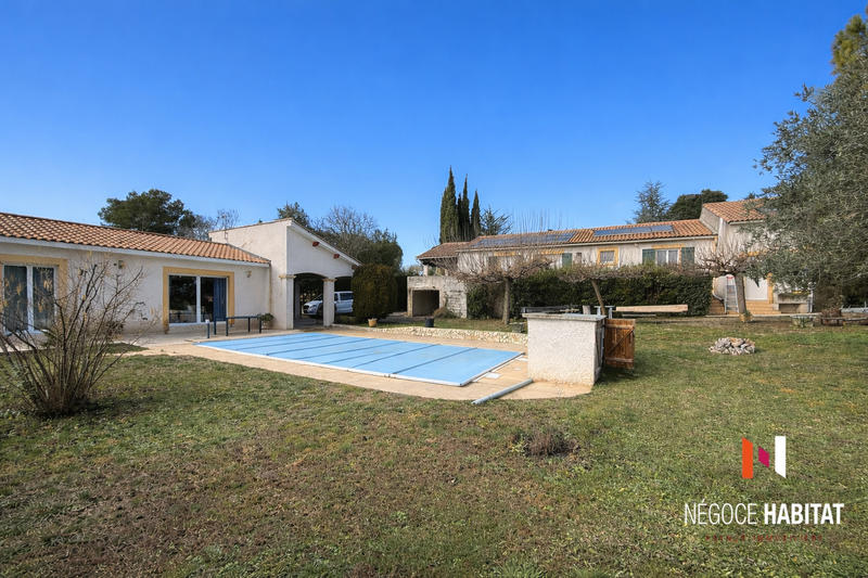 Villa - 225 m² - 8 pièces