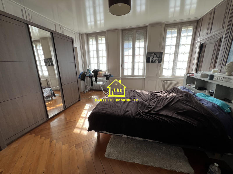 Maison - 210 m² - 5 pièces