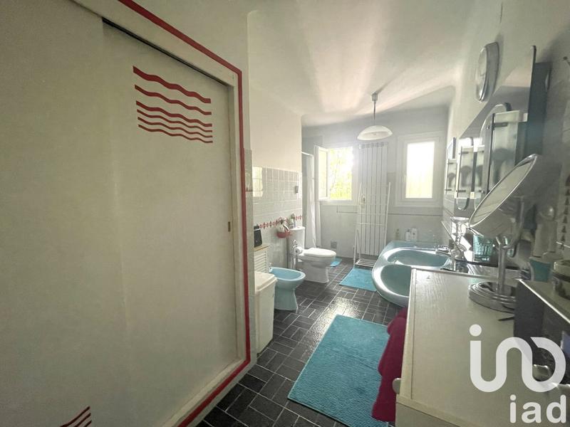 Maison - 213 m² - 8 pièces