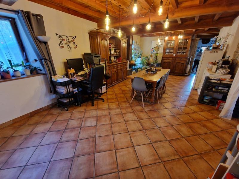 Propriété - 330 m² - 19 pièces