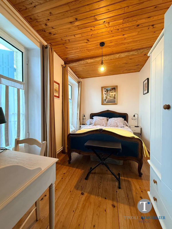 Maison - 225 m² - 9 pièces