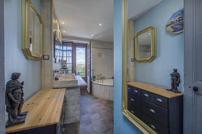 Maison - 251 m² - 10 pièces