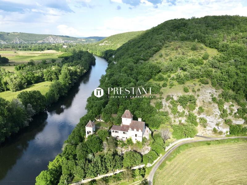 Château - 422 m² - 9 pièces