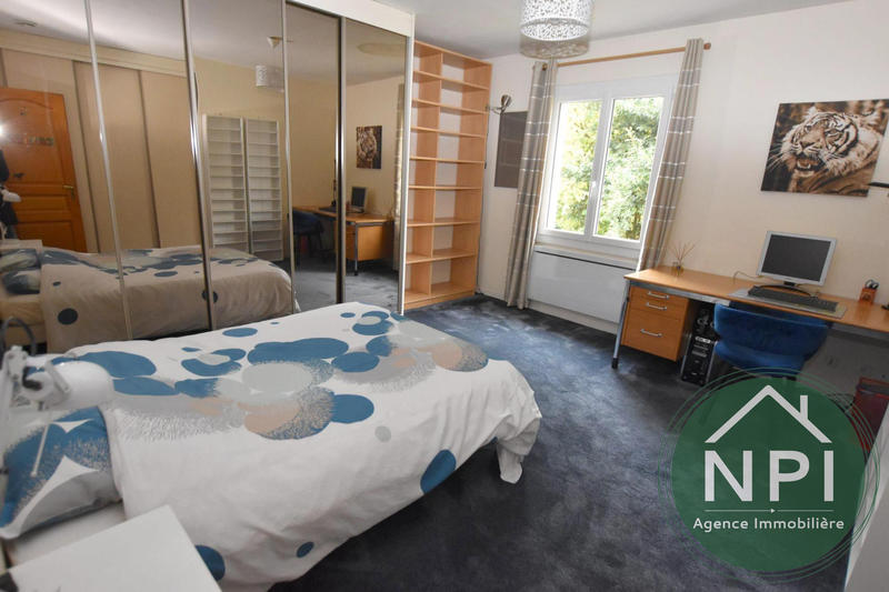 Maison - 280 m² - 9 pièces