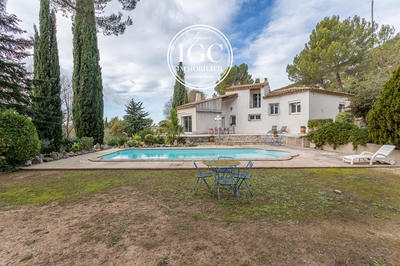 Maison - 220 m² - 7 pièces