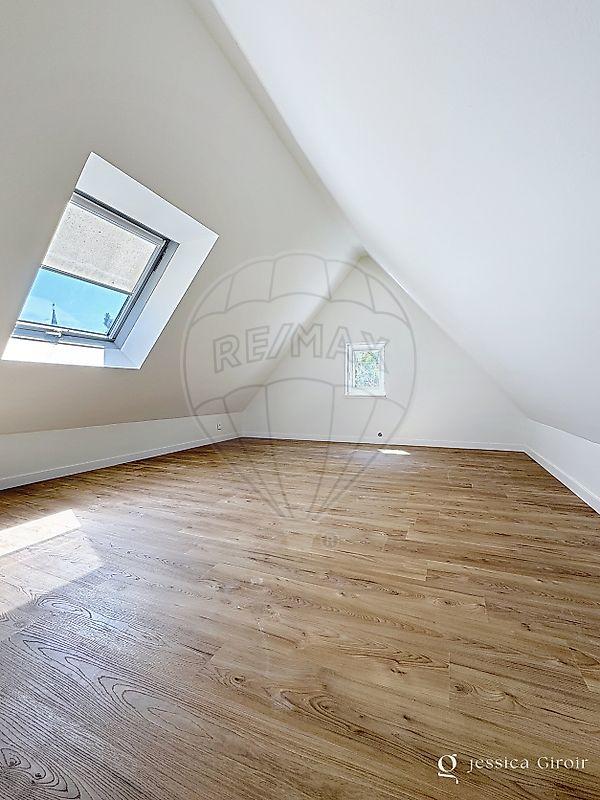 Maison - 230 m² - 8 pièces