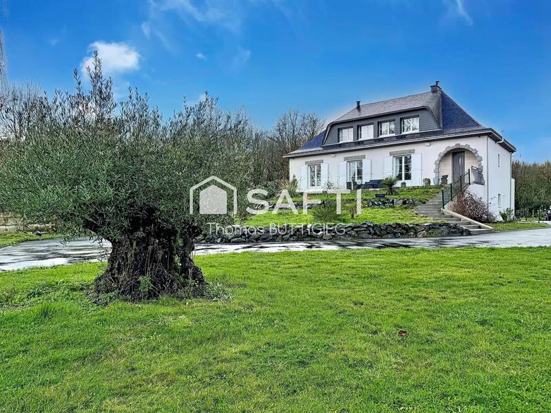 Maison - 250 m² - 9 pièces