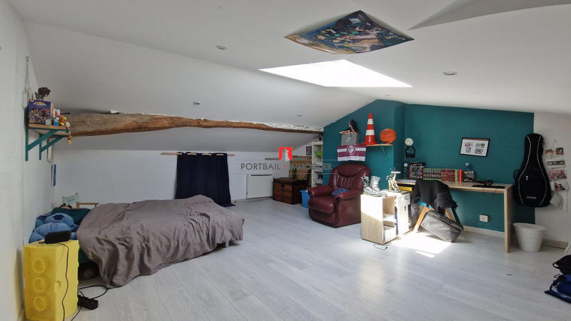 Maison - 207 m² - 7 pièces